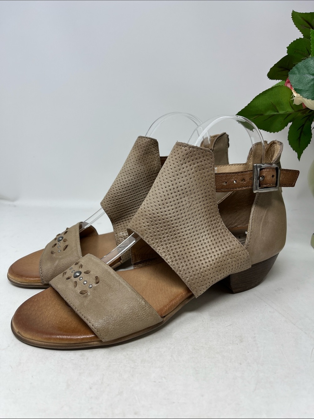 MIZ MOOZ Caribe Tan Leather boho Cutout Sandal studded and buckle EU 38 US 8